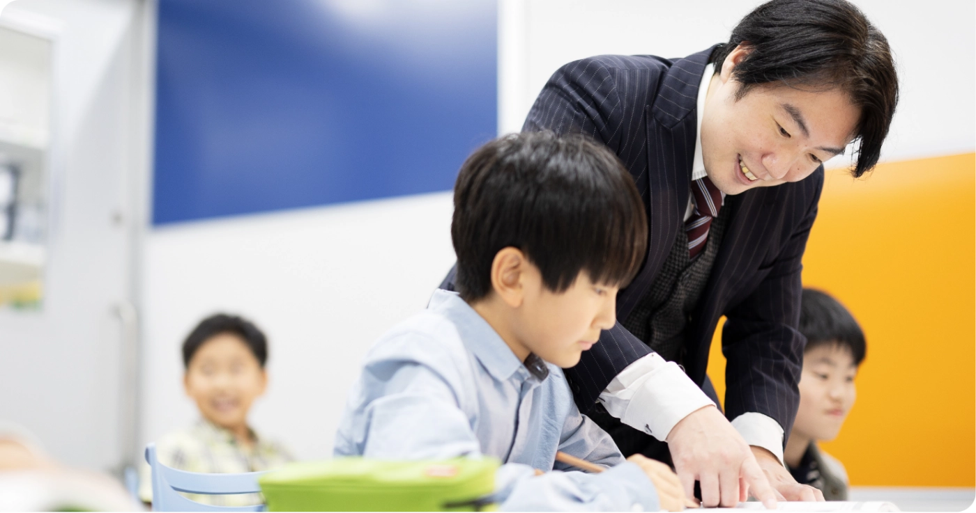 講師と生徒の学習風景