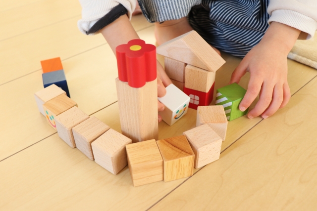 子供の想像力と創造力を伸ばすには？家庭でできる幼児教育と習い事での育み方